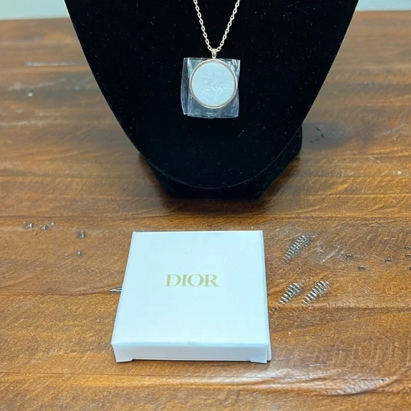 Dior • Gold J'adore Necklace - Picture 14 of 15